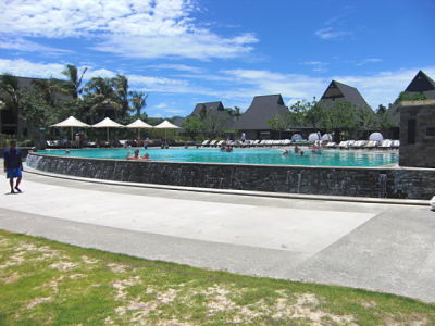 swimming pool @ Intercontinental Fiji Golf Resort