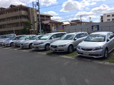 LOTS of silver-colored cars in Japan