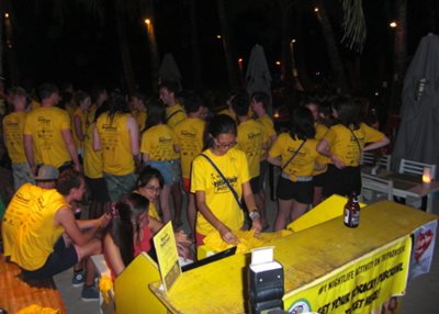 Boracay PubCrawl yellow-shirt participants